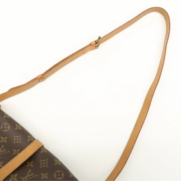 LOUIS VUITTON Monogram Saumur 30 Crossbody - Picture 3 of 12